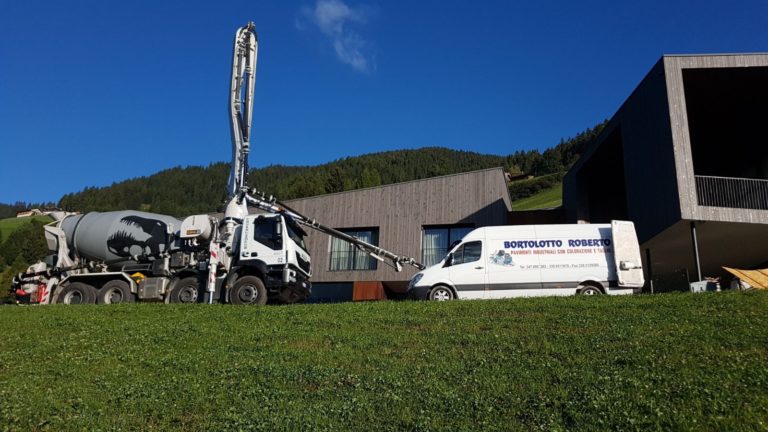 Realizzazione pavimento esterno in cemento - Bortolotto