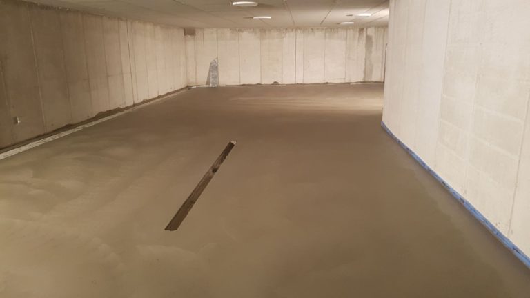 Realizzazione pavimento interno anti olio anti macchia anti-usura, per garage, in cemento al quarzo corindone - Bortolotto Roberto