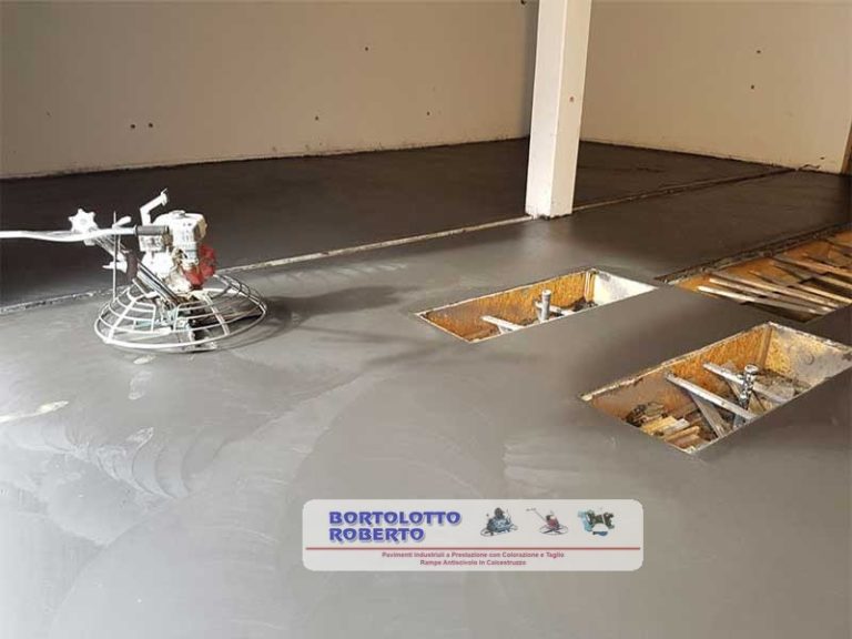 Realizzazione Pavimento Interno Elicotterato per Garage / Pavimentazione Industriale in Calcestruzzo / in Cemento Armato - Bortolotto Roberto - Pavimentazione Interna in CLS / Calcestruzzo