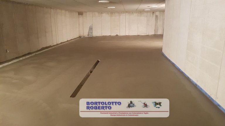 Realizzazione pavimento interno anti olio anti macchia anti-usura, per garage, in cemento al quarzo corindone - Bortolotto Roberto